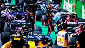 F1: Touha po vítězství Zhasnout startovní světla