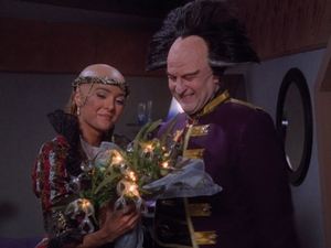 Babylon 5 Narozen v purpuru