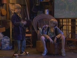 Sladký život Zacka a Codyho Cody jede na tábor