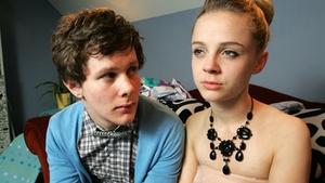 Skins 6. epizoda