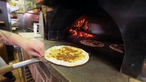 Diners, Drive-Ins and Dives 15. epizoda
