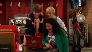 Austin a Ally Zlá holka
